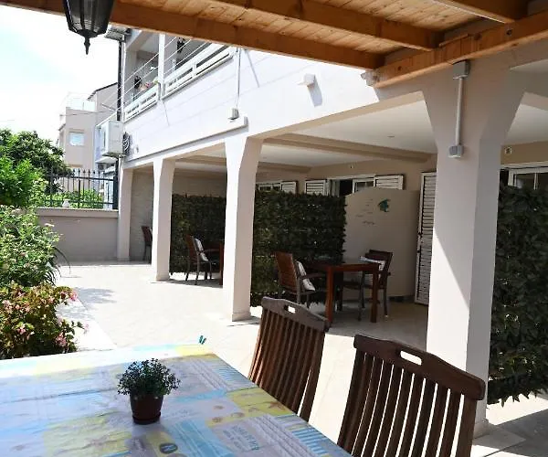 Kokolo Gostinjska kuća Hvar Town